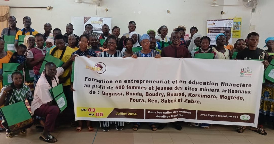 Formation en entrepreneuriat et en éducation financière au profit de 500 femmes et jeunes des sites miniers artisanaux